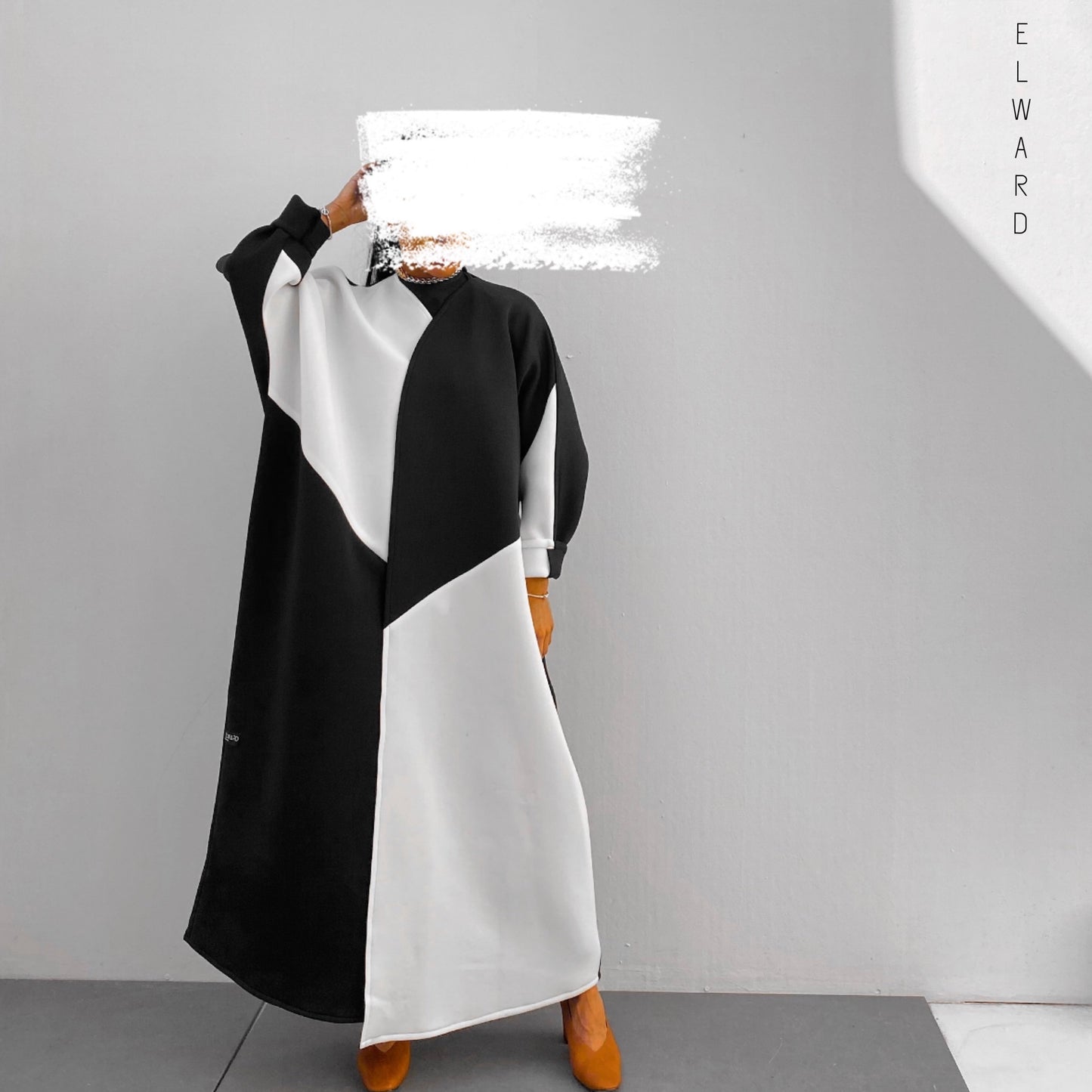 Classic abaya black&white