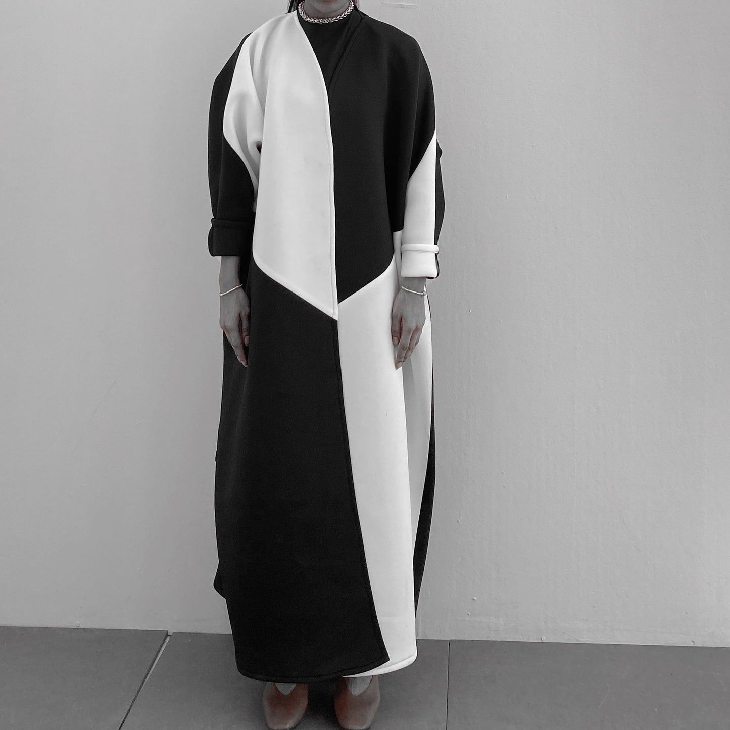 Classic abaya black&white